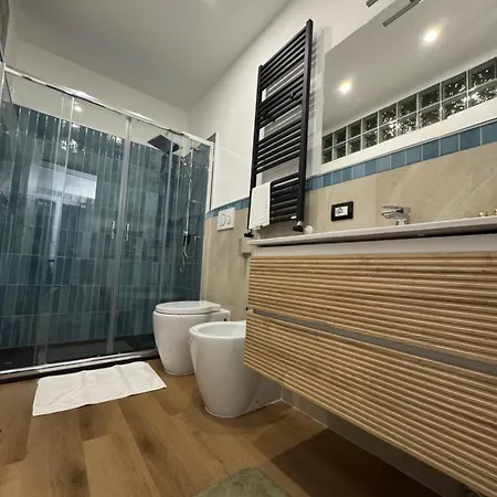 Konukevi Elephant Parliament Roma