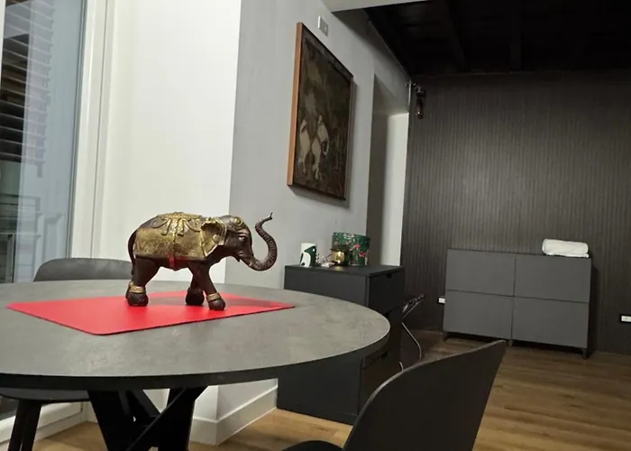 בית הארחה Elephant Parliament 4*